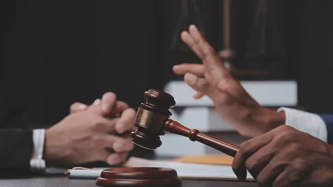 SANCIÓNES LEGALES PARA ABOGADO POR HACER UNA ADOPCIÓN ILEGAL